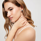 Earrings with green crystal